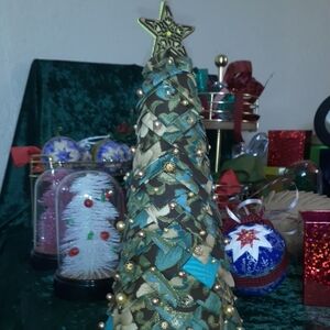 Made by ME Christmas Decor. Approximately 11"x6" Quilted Christmas Tree